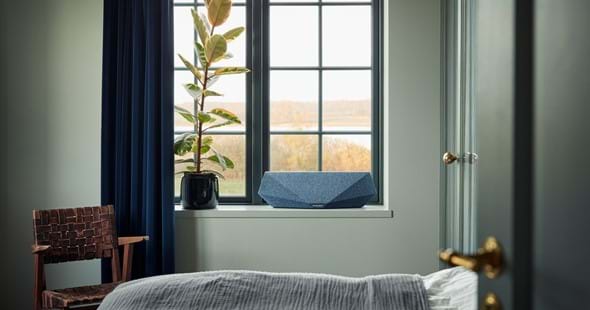 dynaudio-music-5-blue-lifestyle-03