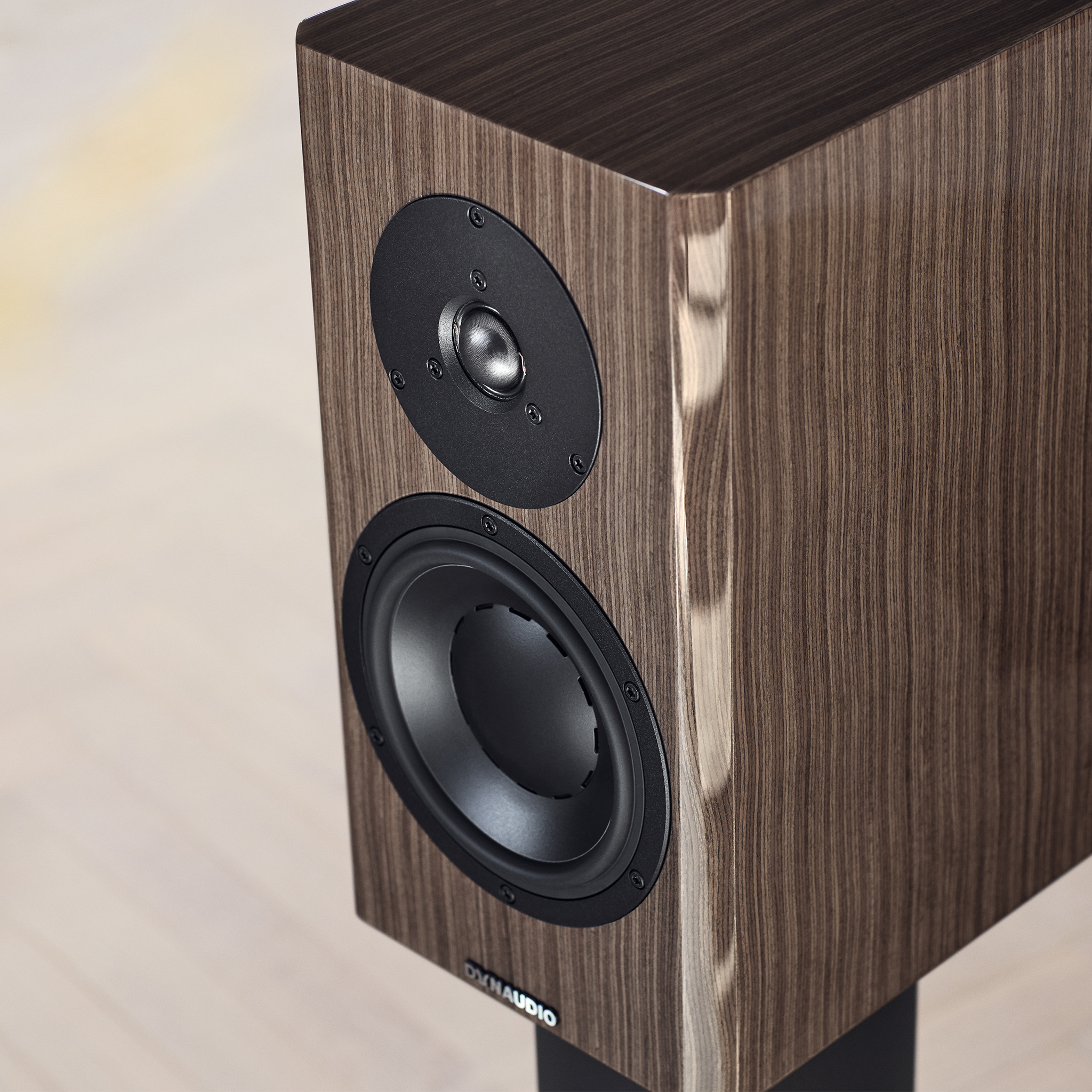 Dynaudio Special Forty_Ebony_Wave_03_2048x2048px