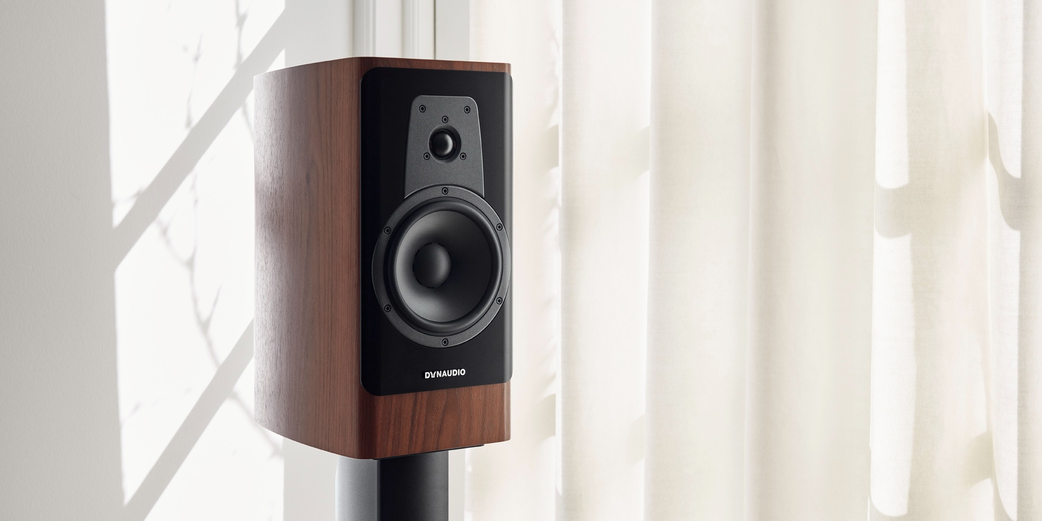 Dynaudio Contour 20i_Walnut_01