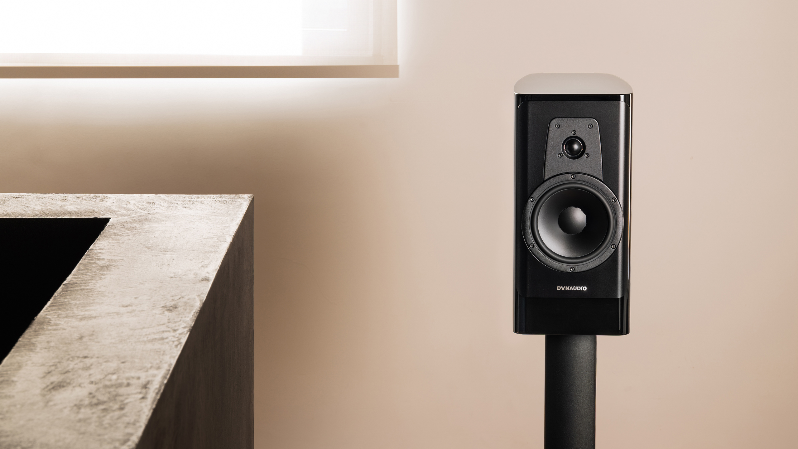 2560x1440px_Homepage_Dynaudio_Contour20_BlackEdition_12